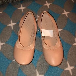 Nude flats